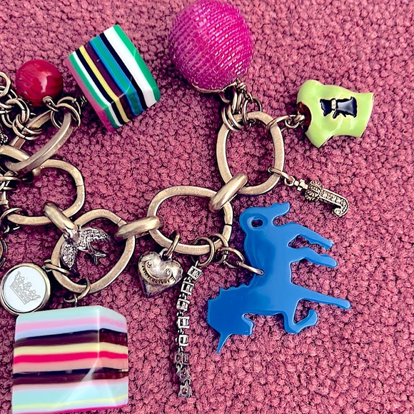 Authentic JC fun bracelet, in mint condition. It contains 13 colourful charm - Picture 4 of 4